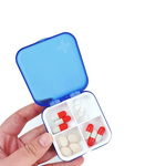 Plastikowy Organizer 4 Przegródki 65x65x21mm - Niebieski Zamykany Pojemniczek do Przechowywania Drobnej Elektroniki, Biżuterii i Akcesoriów